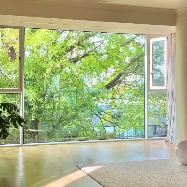 หน้าต่างอลูมิเนียมอัลลอยด์จากพื้นจรดเพดาน