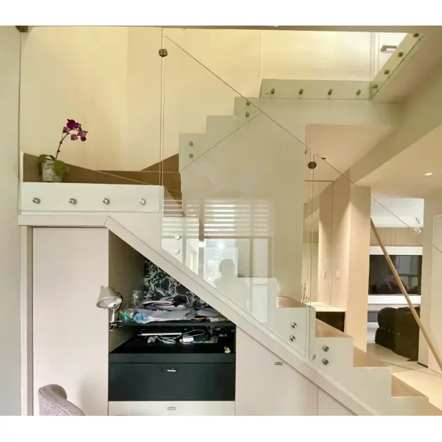 กระจกเจาะสำหรับราวบันได