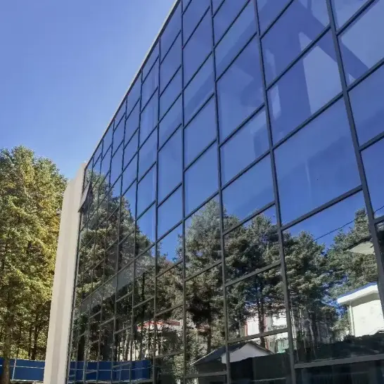 ผนังม่านกรอบ